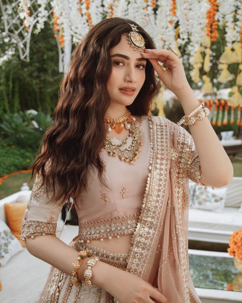 sana javeed stunning looks
