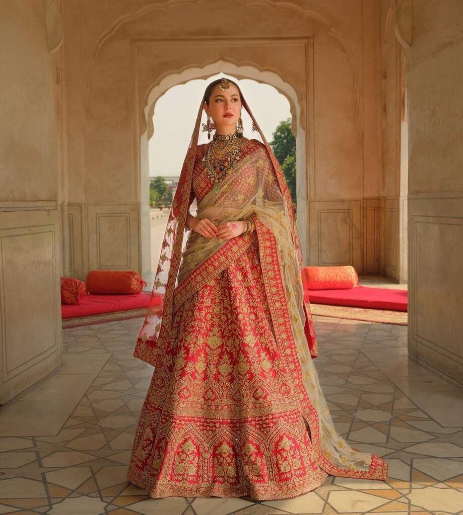Hania Amir Stunning Looks
