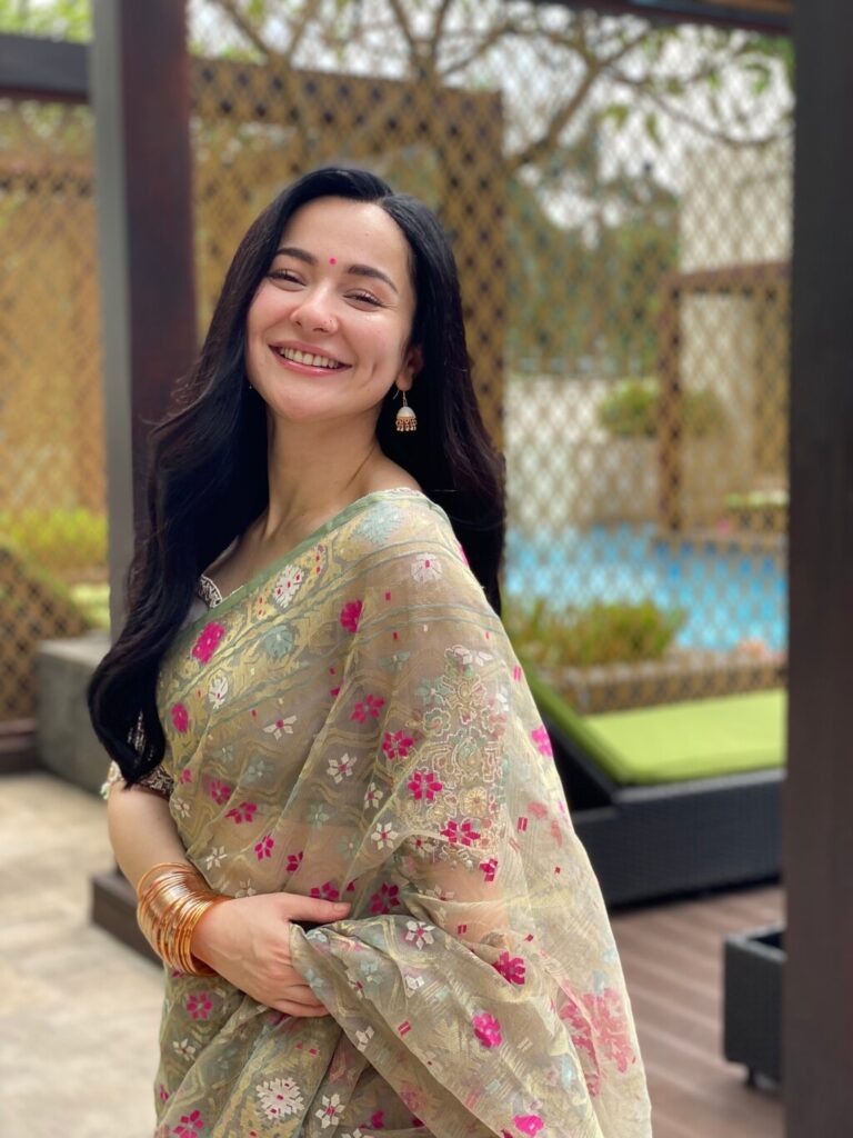 hania-aamir-